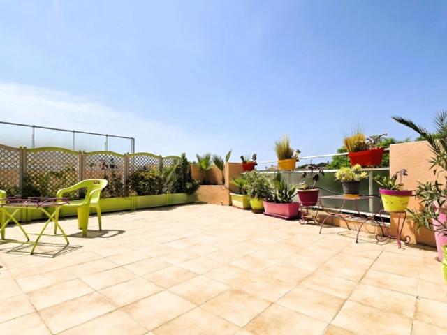 À 400 mètres du marché et du port, appartement T4 de 90 m²