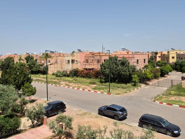 A 4 km du centre, dans residence fermée et gardiennée, villa semi finie, 4 ch