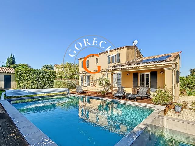 A 4 km Uzès, belle bastide avec piscine. 169m² Uzès