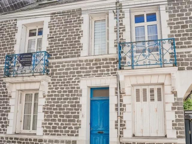 A 500M DE LA GARE ET 700M DES CHANTIERS/ IDEAL LOCATIF 7 CHAMBRES/ TOITURE NEUVE