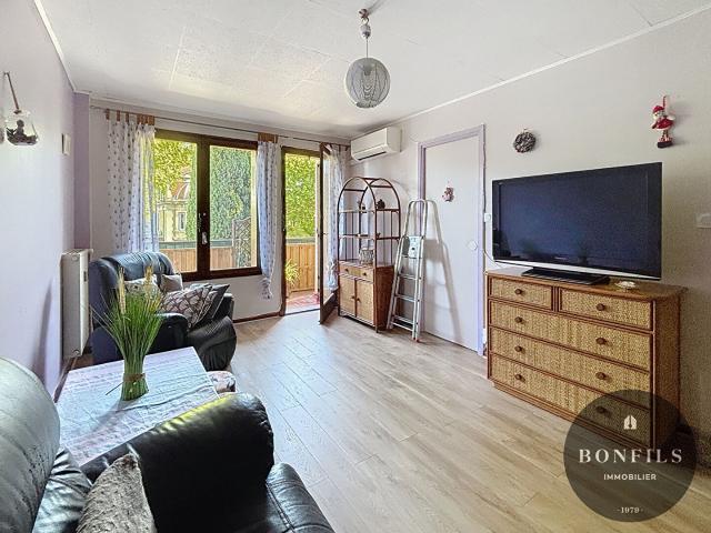 A 500M DES REMPARTS A LOUER AVIGNON 84000: T2 MEUBLE ASCENSEUR BALCON PARKING CLIMATISATION