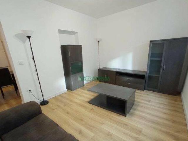 a 50 m de garcia barbon piso amueblado dos dormitorios comunidad incluida
