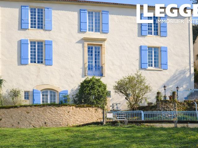 A 50 minutes de BORDEAUX, maison de maître avec vue sur le canal latéral à la Garonne