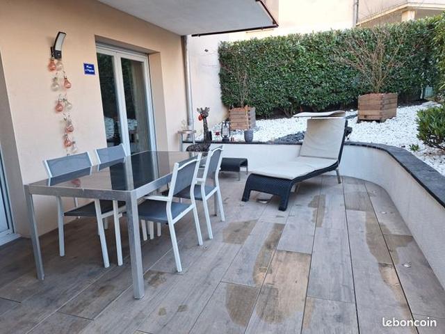 A 5 mn à pieds du Tram, Quartier Port du canal,grand T5 avec terrasse de 50m² env, en rez de jardin et parking privatif