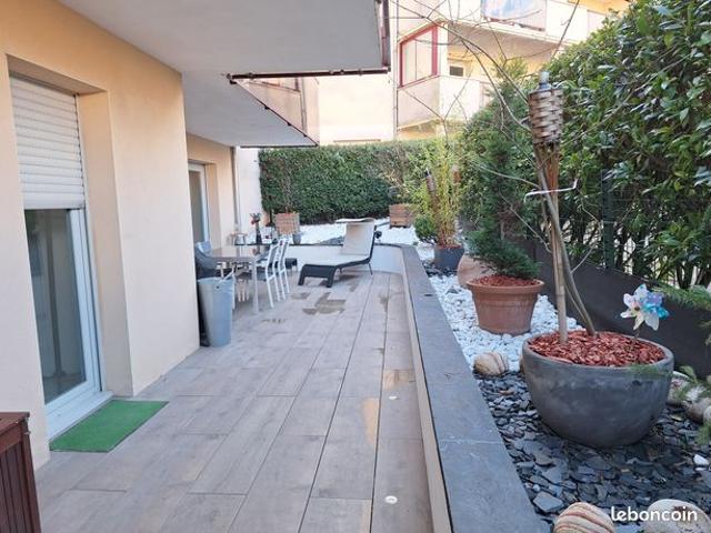 A 5 mn à pieds du Tram, Quartier Port du canal,grand T5 avec terrasse de 50m² env, en rez de jardin et parking privatif