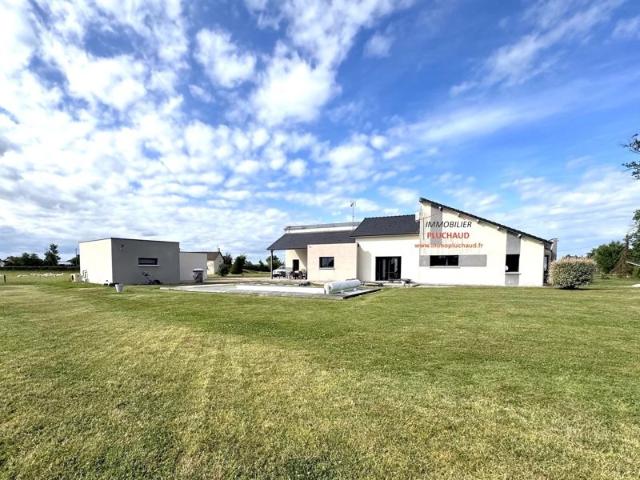 A 5 mn du centre PARAY, très belle villa contemporaine. Piscine.209 m2 hab