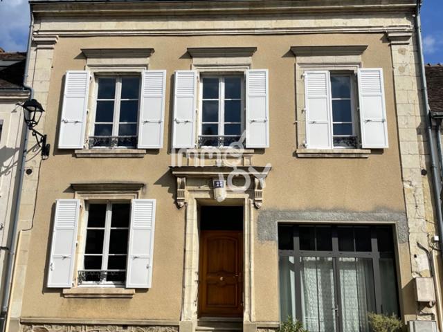 A 5 mn du centre ville de Nogent le Rotrou, dans une rue cal