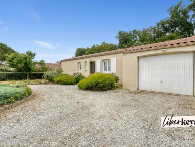À 5 min de Tesson, plain pied 3 chambres sur 1 446 m² en lisière de bois