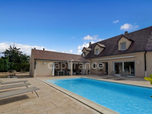 À 5 minutes de Chalon sur Saône 71 ​Superbe Villa de 200 m² double garage et dépendance Parc de 1 800 m² Piscine & Pool House !