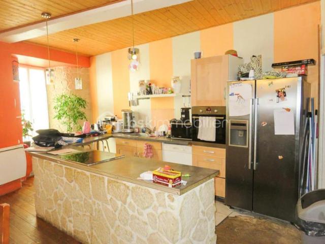 À 5 MINUTES DE LÉZIGNAN CORBIÈRES – MAISON DE VILLAGE R+2 AVEC REMISE – 5 CHAMBRES DONT UNE SUITE PARENTALE – VENDUE LOUÉE – IDÉAL INVESTISSEUR