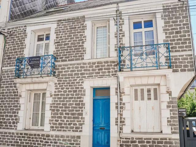 A 600M Du Marche/ 6 Chambres/ Toiture Neuve 161m² Saint Nazaire