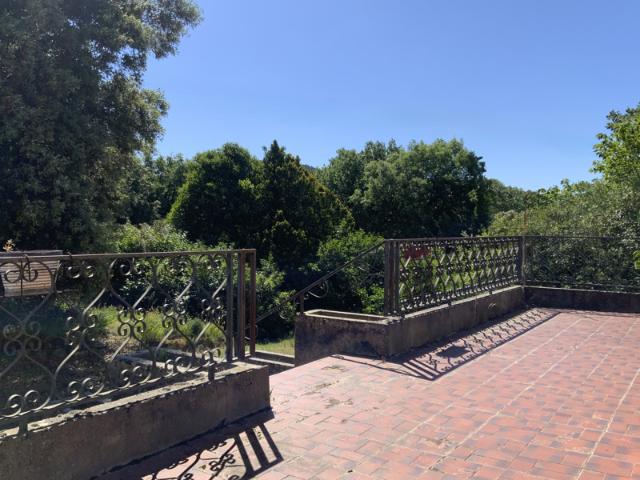 A 6 km d'Uzès, villa de plain pied au calme avec terrain arb