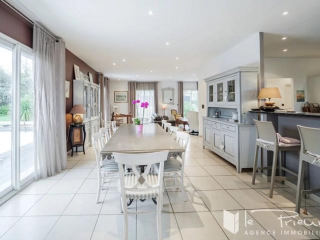 A 8 minutes du centre ville d'Albi agréable villa de 5 pièces de 224 m² habitables avec piscine