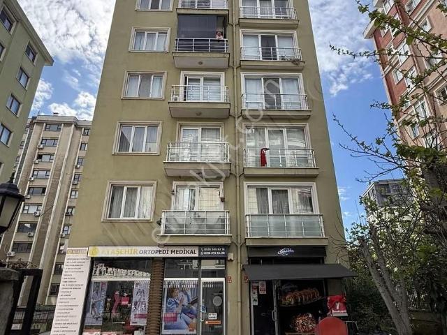 Acıbadem Üniversitesi'ne Yürüme Mesafesi | Otoparklı Ferah 3+1