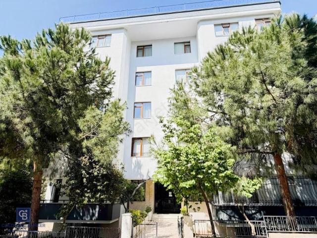 Acıbadem Genç Sokak Giriş Katta 3+1 Satılık Dubleks Daire