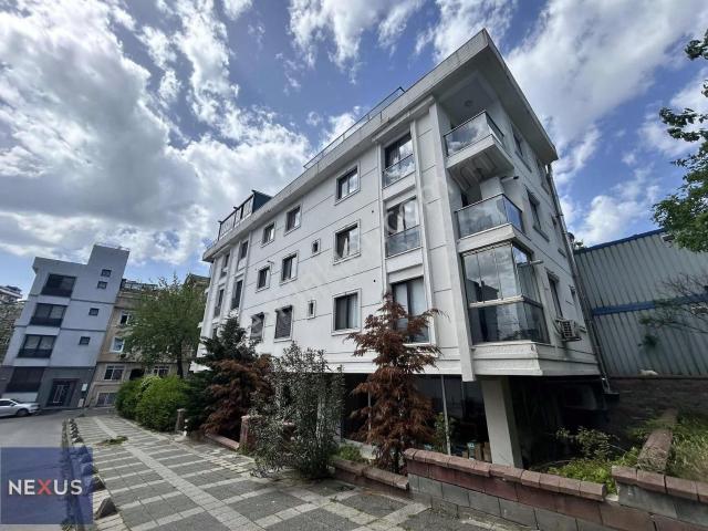 Acıbadem Metrosuna Yürüme Mesafesinde Satılık 120 M2 Dükkan