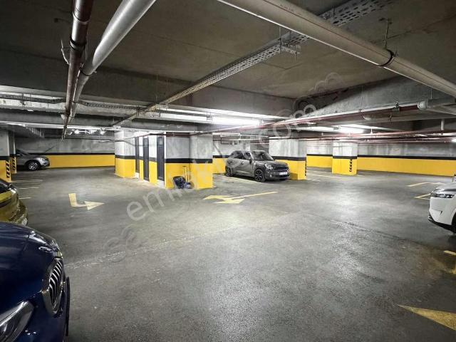 Acıbademde,güvenlikli Sitede,teraslı, Sıfır 2+1 Satılık Daire.!