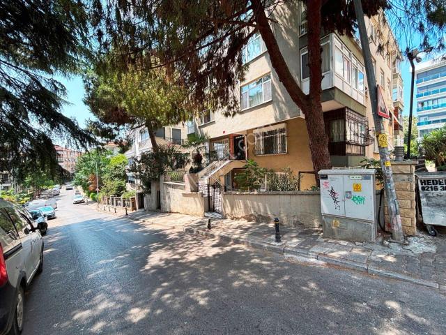 Acıbadem'de Yabancı Satışına Uygun 100m2 Ara Kat Satılık 2+1