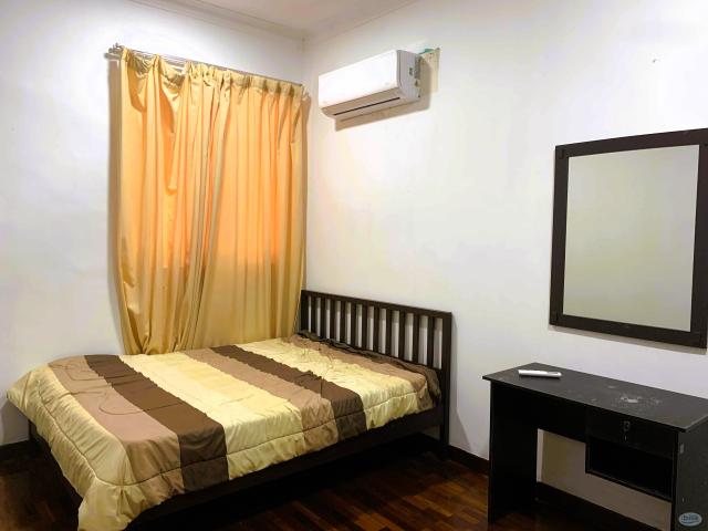 AC Queen Size Bedroom, Male only, 8mins to Publika, Low Deposit Menara Duta 2