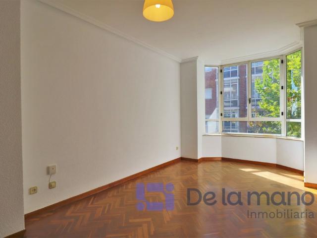¡ACOGEDOR Y LUMINOSO APARTAMENTO EXTERIOR CON GARAJE EN LA FINCA!