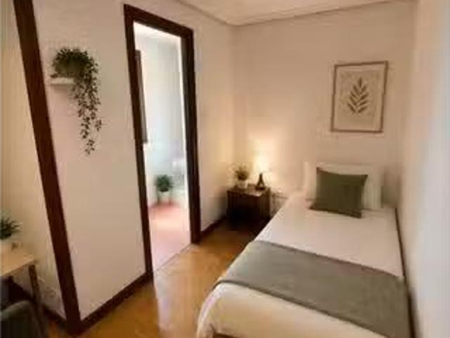Acogedor Apartamento compartido de 4 habitaciones en Plaza May.