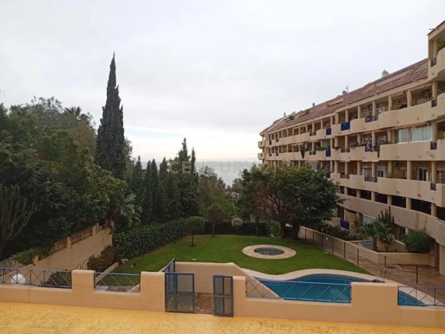 Acogedor apartamento con garaje en urbanización cerrada con piscina · Torreblanca, Fuengirola