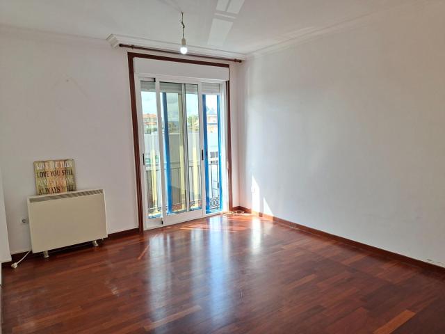 Acogedor Apartamento en Vilagarcía de Arousa, Zona Sobradelo Rosaleda por solo €170,000