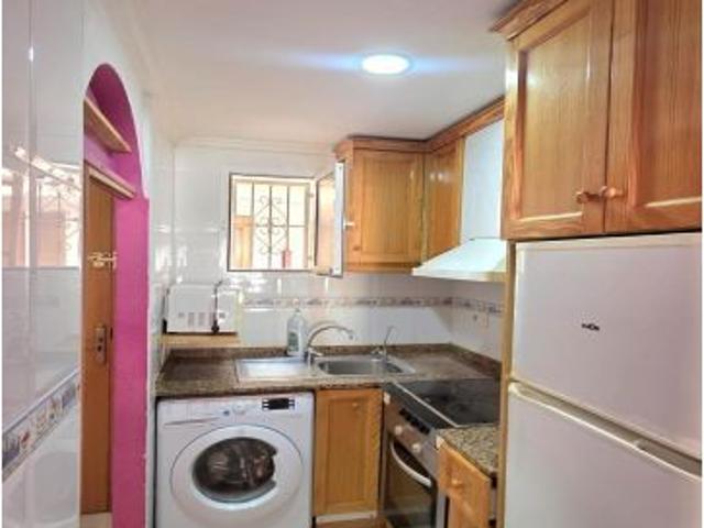Acogedor Apartamento en Playa del Cura, Torrevieja ¡Tu Refugio Junto al Mar por solo €139.990!