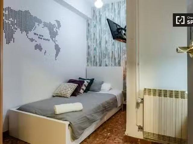 Acogedor Bonita habitación en piso compartido por Eixample, Ba.