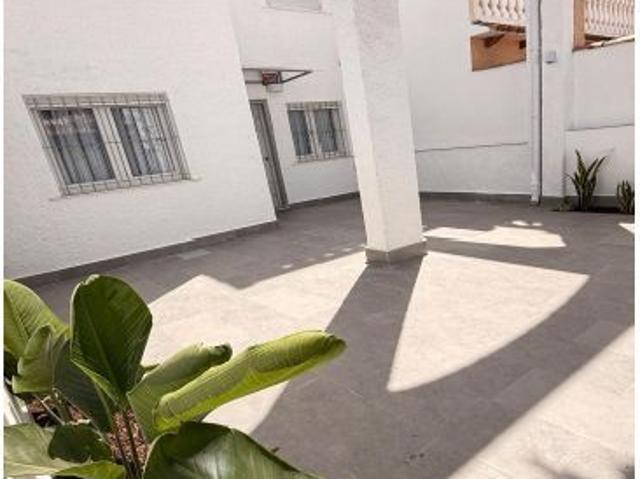 Acogedor Bungalow de 3 dormitorios con terraza en Calas Blancas, Torrevieja