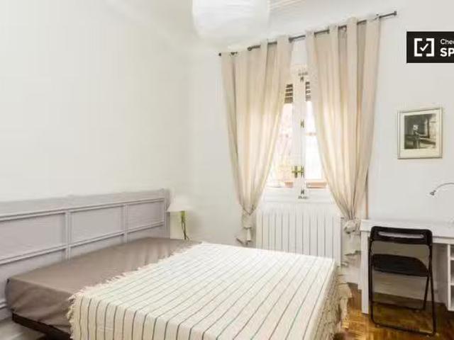 ¡Renta! Gran habitación en apartamento de 7 dormitorios en Arg.