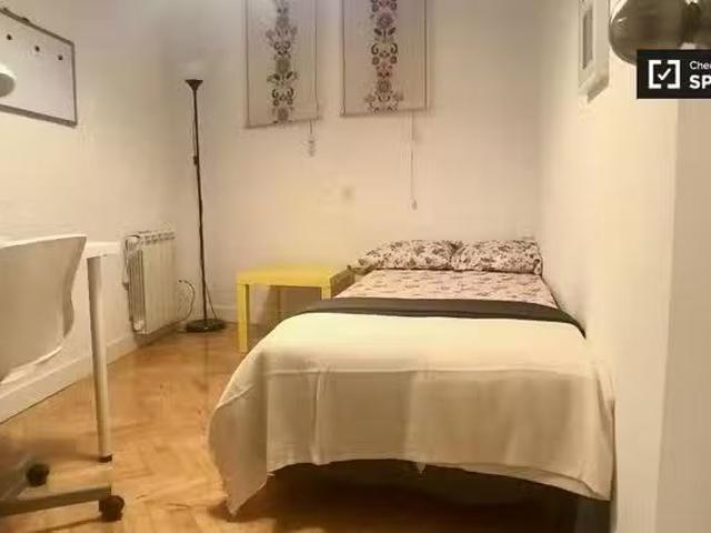 Encantador Habitación amueblada en un apartamento de 6 dormito.