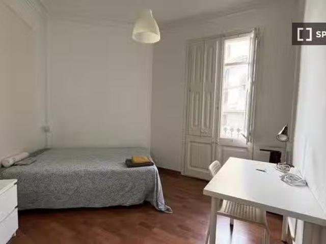 ¡Oferta! Habitación compartida de 5 habitaciones en alquiler e.