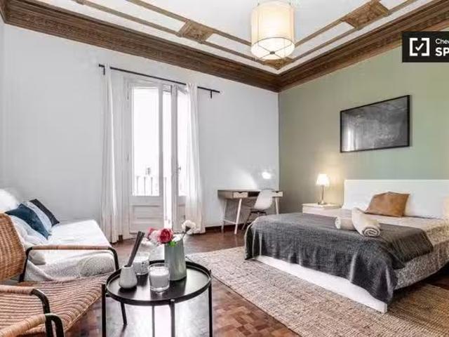¡En alquiler! Habitación doble, apartamento de 9 dormitorios.