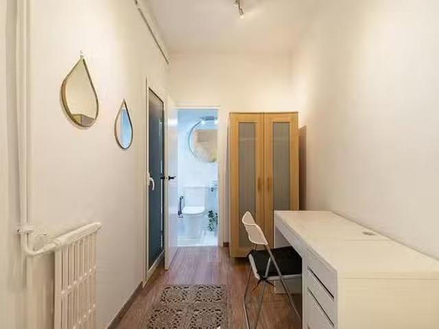 Encantador Habitación en Avinguda de la República Argentina, E.