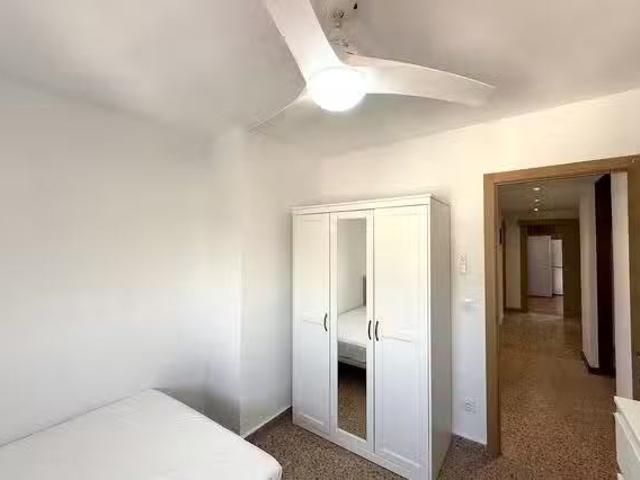 Acogedor Habitación en Avinguda del Doctor Waksman