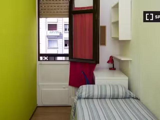 ¡Oferta! Habitación en apartamento de 9 habitaciones en Malasa.