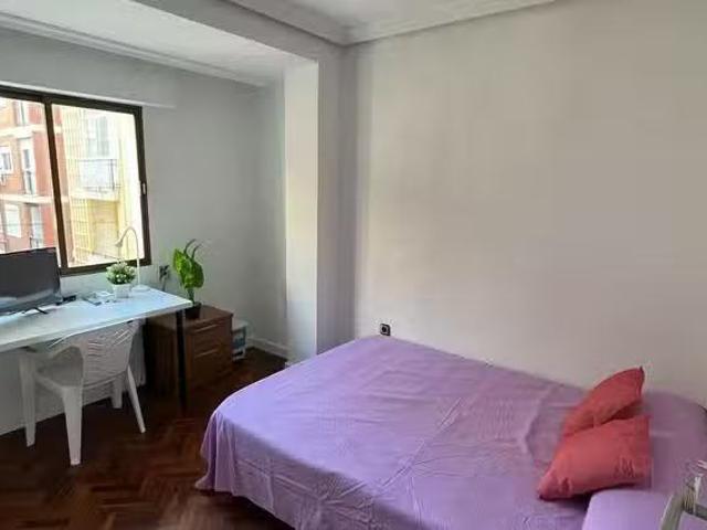 Bonito Habitación en Calle Maestra María Maroto, Vista Alegre