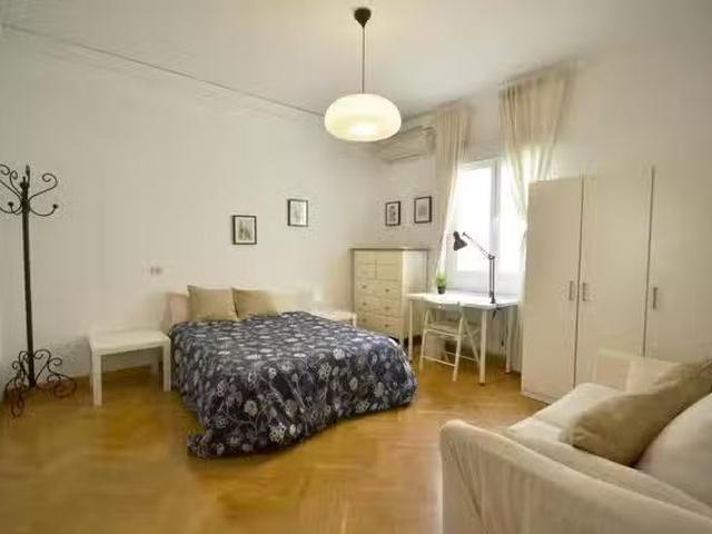 Acogedor Habitación en Calle Mesón de Paredes, Embajadores