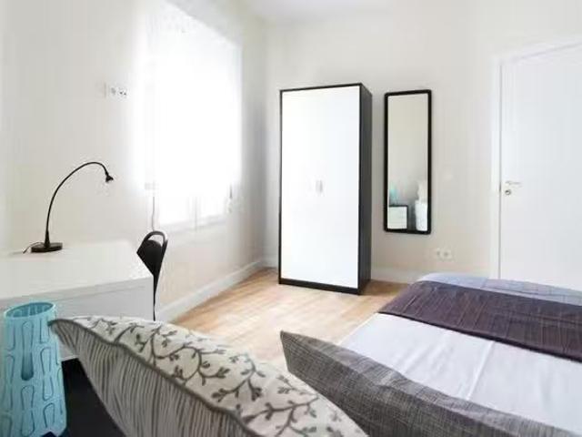 Único Habitación en Calle Mesón de Paredes, Embajadores