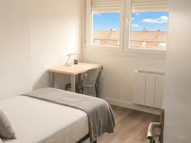 ¡Oferta! Habitación en Calle Albacete