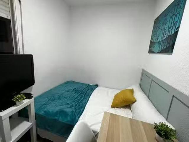 ¡Recién llegado! Habitación en Calle de Ocaña, Latina