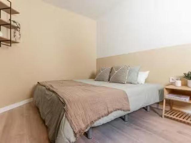 Barato Habitación en Calle de Bailén, Centro