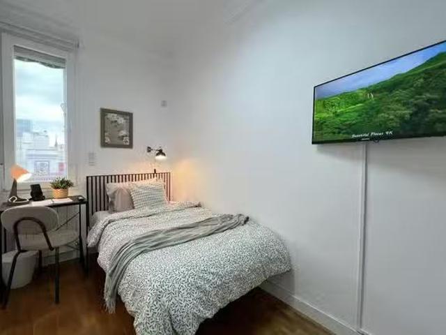 Encantador Habitación en Calle de la Abada, Centro