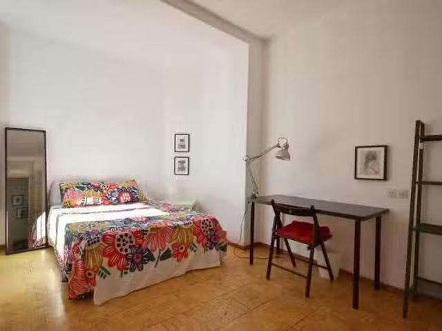 Bonito Habitación en Calle de las Fuentes, Sol