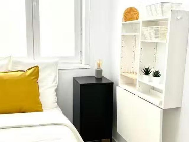 ¡Renta! Habitación en Calle de Redondilla, Palacio
