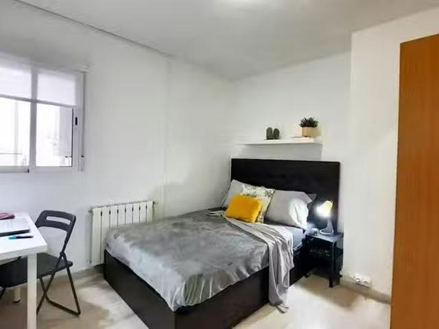Encantador Habitación en Calle de Santa María Reina, Orcasur