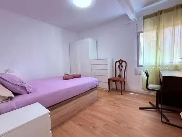 ¡Recién llegado! Habitación en Calle de Santa Julia, Puente de.