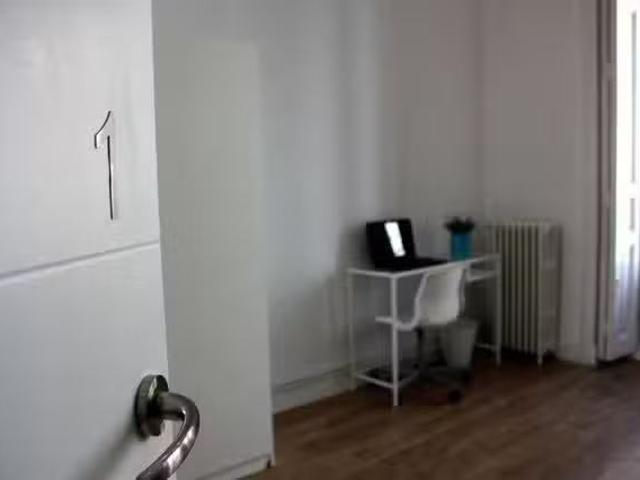 ¡Recién llegado! Habitación en Calle de Valenzuela