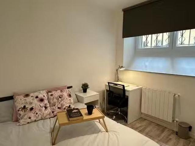 Encantador Habitación en Calle del Jardín de San Federico, Sal.